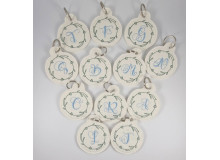 2€ ZUSATZTÜRCHEN 16. Dezember - Stickserie - ITH Anhänger Blumenrahmen Monogram